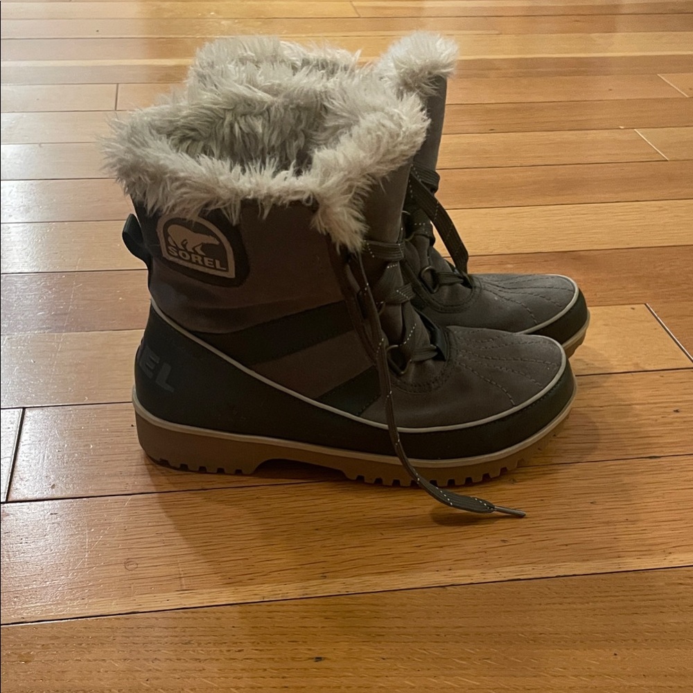 Sorel Women's grey Winter Boots